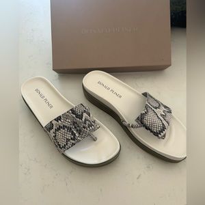 Donald J Pliner Flip Flops